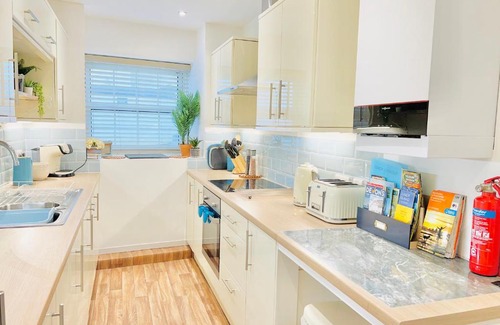 Westward Ho House | Lundy Lookout 5 minutes drive to beach Hot tub