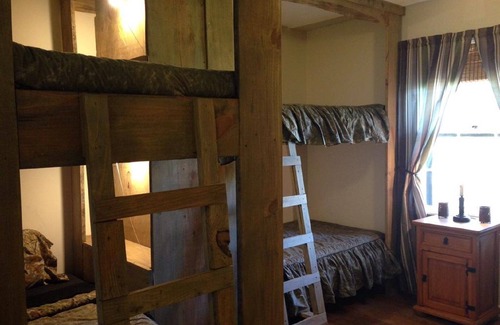 Scottsboro House | LUNKER BUNKER*Scottsboro/Lake Guntersville-near Goosepond;sleeps12; Boat parking