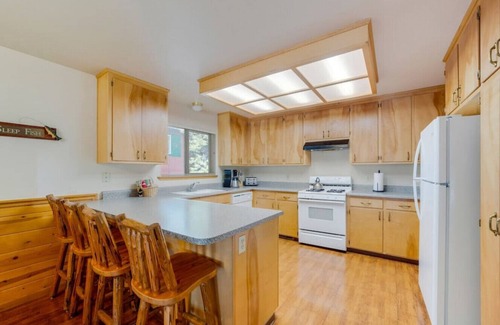 Strawberry Cabin | Lupine Spacious & Comfortable Retreat/Pet Friendly