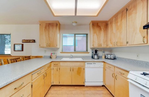 Strawberry Cabin | Lupine Spacious & Comfortable Retreat/Pet Friendly