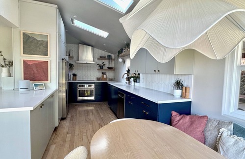 South Arroyo House | Lush Garden Hideaway & Pool – A Rare Pasadena Gem 5 min from the Rose Bowl