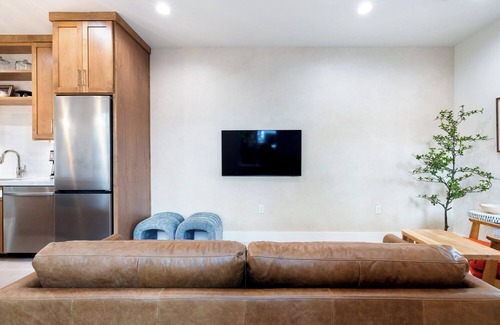 Fresno House | LUSH Garden Villa - New Custom-built Luxury home