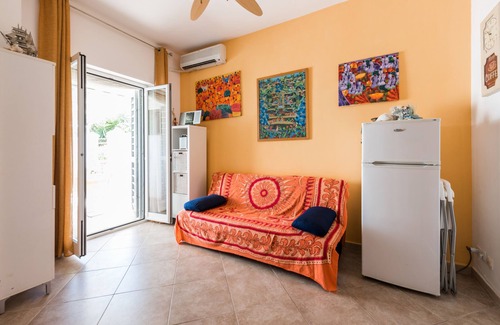 Municipio 1 Villa | Lussy Beach House Refuge by the Sea Casatuabari