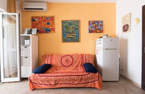 Municipio 1 Villa | Lussy Beach House Refuge by the Sea Casatuabari