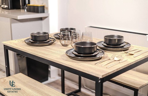Manchester Apartment | Luxór 1-Bed Stay Near Etihad Stadium & Co-op Live | Just 10 min- Mcr City Centre