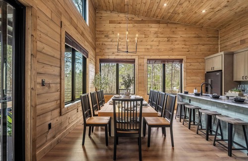 Caton Cabin | Lux 3-bedroom cabin with AC, WiFi in enchanting Sevierville