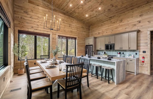 Caton Cabin | Lux 3-bedroom cabin with AC, WiFi in enchanting Sevierville