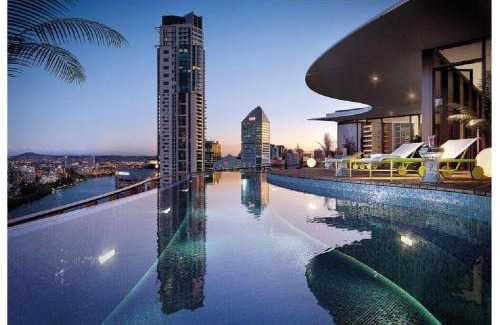 Brisbane Central Business District Apartment | Lux 37th floor 2br 2bath, Infinity pool, Gym, Wifi