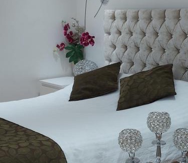 Tinsley Green Apartment | Lux Apartment in Gatwick