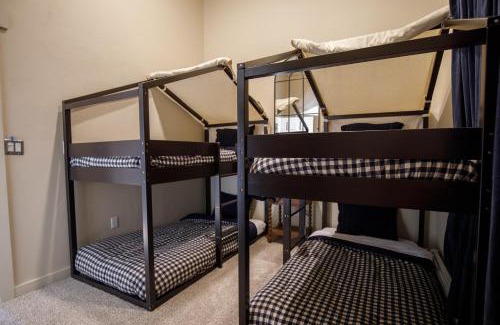 Bailey House | Lux Cabin Escape W Hot Tub & Patio