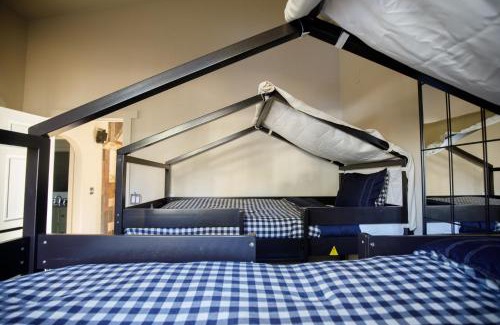 Bailey House | Lux Cabin Escape W Hot Tub & Patio