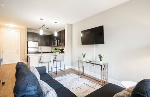 SouthPark Apartment | Lux Condo in SouthPark~KING BED~Free Parking~ Balcony~Long Term Stays Welcome!