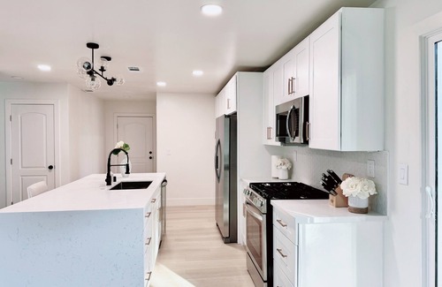 Elk Grove House | Lux. Contemporary at Heart of EG