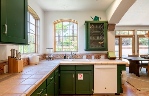 Historic Tennis Club Cabin | LUX - Historic Tennis Club Enclave - King Beds