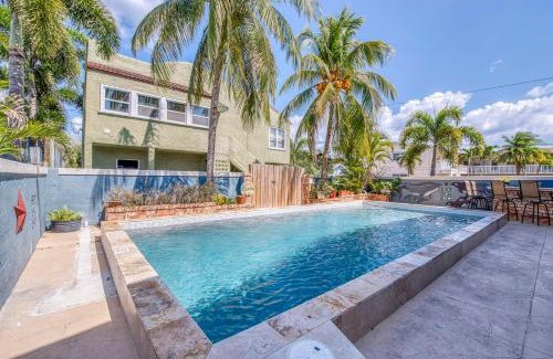Lake Worth House | Lux Life - Pool, Sauna, Chill Vibes