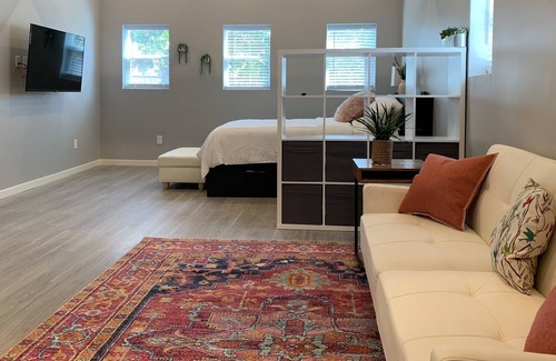 North Oak Park Apartment | Lux Loft on Broadway