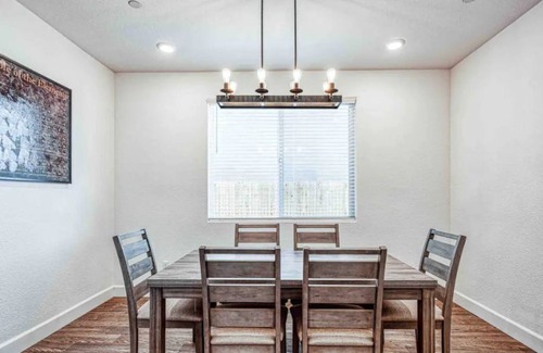 Merced House | Lux Newly Built-5 Bedroom Home 5 Mins To UC