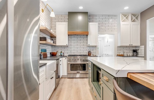 North End House | Lux North End Gem w/Gourmet Kitchen and Spa-Inspired Master Bathroom | 10 min Walk to Hyde Park
