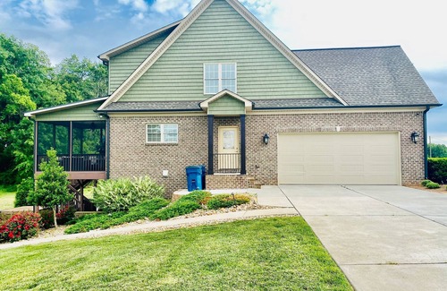 High Point House | Lux resort style spacious/families & Professionals