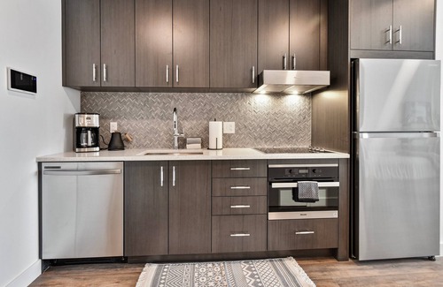 Deer Valley Apartment | Lux, Sleeps 4, king bed, hot tub, views, gym