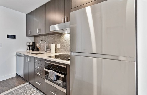 Deer Valley Apartment | Lux, Sleeps 4, king bed, hot tub, views, gym