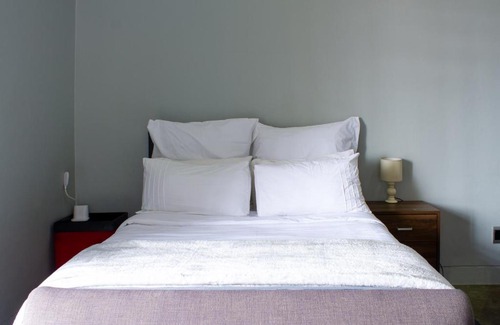 Downtown Johannesburg Apartment | Lux Studio Apartment @ Hallmark House