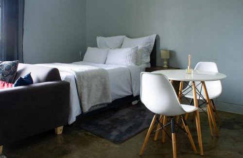Downtown Johannesburg Apartment | Lux Studio Apartment @ Hallmark House