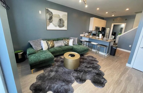 North Chesterfield House | Luxe 1 Bdrm in Scott’s Addition