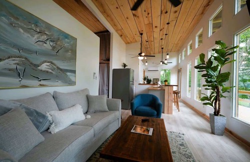 Locustville Cottage | Luxe 2BR Cabin w/Deck + Creek View | Working Farm