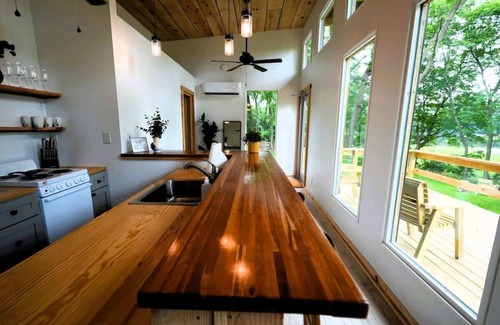 Locustville Cottage | Luxe 2BR Cabin w/Deck + Creek View | Working Farm