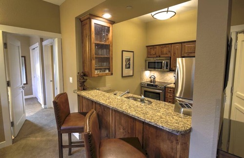 Beaver Creek Apartment | Luxe 2BR Ski-In/Ski-Out Retreat at Hyatt Mountain Lodge, Beaver Creek! Dec 9-13