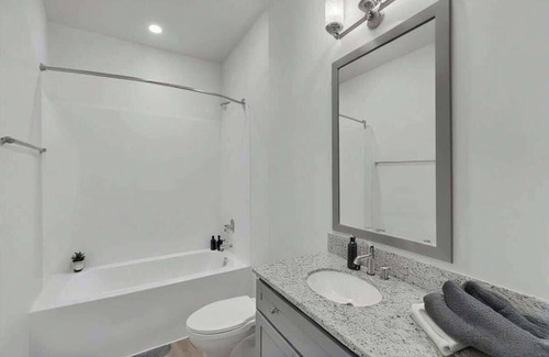 Hayes Apartment | Luxe 3BR King Suite Mins to Downtown Durham!