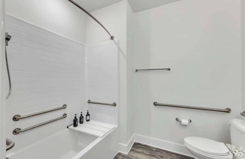 Hayes Apartment | Luxe 3BR King Suite Mins to Downtown Durham!