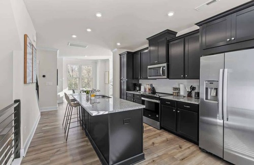 Charlotte House | Luxe 3BR King Townhouse w/Rooftop in Uptown CLT!