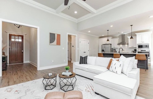 Kathleen House | Luxe 3BR | Sleeps 10 | Pet Friendly