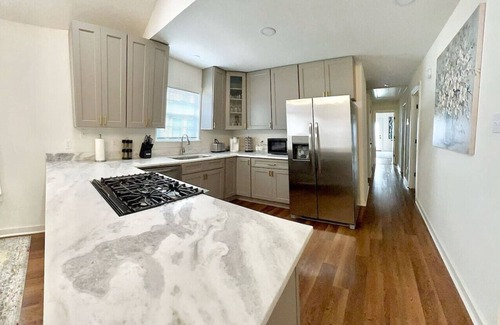 Central City Cottage | Luxe 3BR w/fenced parking 2 miles to French Qtr