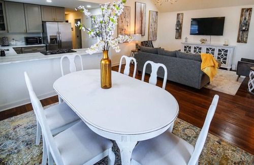 Central City Cottage | Luxe 3BR w/fenced parking 2 miles to French Qtr