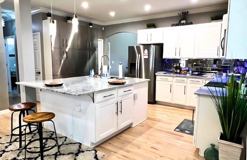 Summerhill House | Luxe 4 Bed ATL Retreat - Pool, Fire, Sauna, Theater