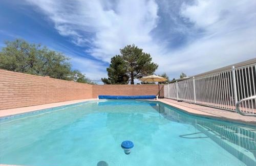 Sierra Vista House | Luxe 4BR 2BTH l Pool & Grill l Central Location l Mountain View l Family Vacation l RV Site