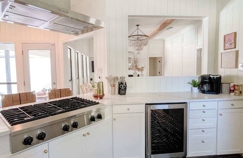 Grapevine House | Luxe 4BR w/Heated Pool + Hot Tub | Walk to Lake