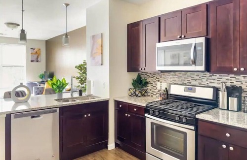Arlington House | Luxe Alewife 1 Bd, King Bed, Fast Wi-Fi, Gym, Pool