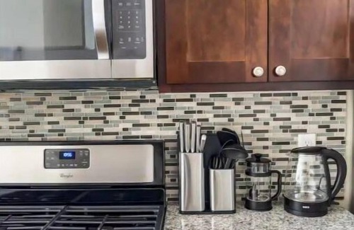 Arlington House | Luxe Alewife 1 Bd, King Bed, Fast Wi-Fi, Gym, Pool