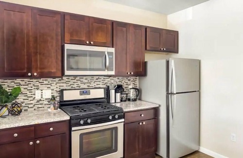 Arlington House | Luxe Alewife 1 Bd, King Bed, Fast Wi-Fi, Gym, Pool
