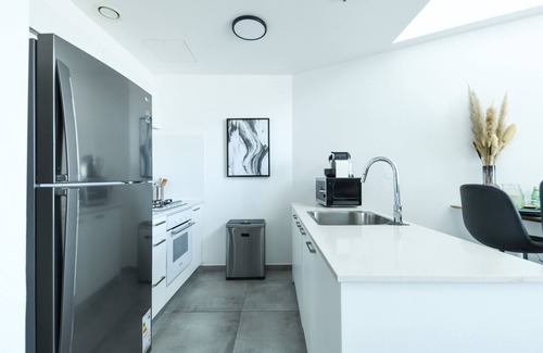 Tel Aviv Apartment | Luxe Apt in Top Tel Aviv Neighborhood