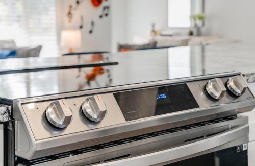 Lauderdale Lakes House | Luxe by Jenn - 3BR Retreat with Heated Pool