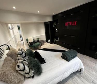 Norwich Apartment | Luxe City Hot Tub: Urban Retreat
