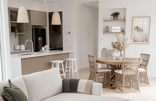 Warana House | Luxe coastal chic getaway- 200 metres to beach
