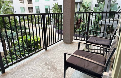 Lyon Street Apartment | Luxe Deco Haven W/Pool,Gym&Parking near Disneyland