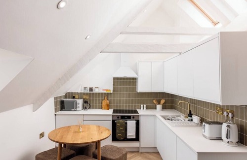 Rothbury Apartment | Luxe Design - Boutique Cottage - Heart of Rothbury