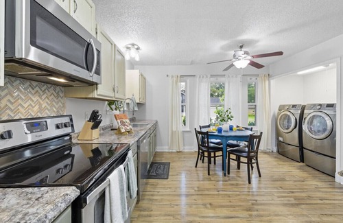 Live Oak House | Luxe Family Escape w/Games, Hot Tub & Yard